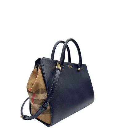 lato Borsa Burberry in pelle blu e profili in tessuto trama tartan, di lusso, originale, ottime condizioni, usata. 