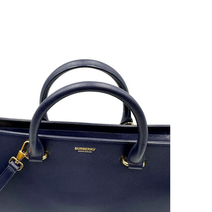 manici Borsa Burberry in pelle blu e profili in tessuto trama tartan, di lusso, originale, ottime condizioni, usata. 
