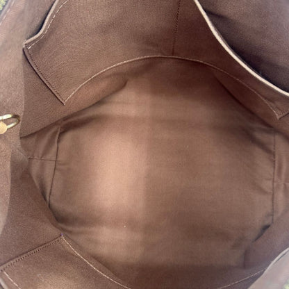interno Borsa LV strutturata in tela monogram e vacchetta naturale, nella misura PM, di lusso, originale, ottime, condizioni, usata.