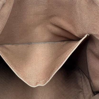 interno Borsa LV strutturata in tela monogram e vacchetta naturale, nella misura PM, di lusso, originale, ottime, condizioni, usata.