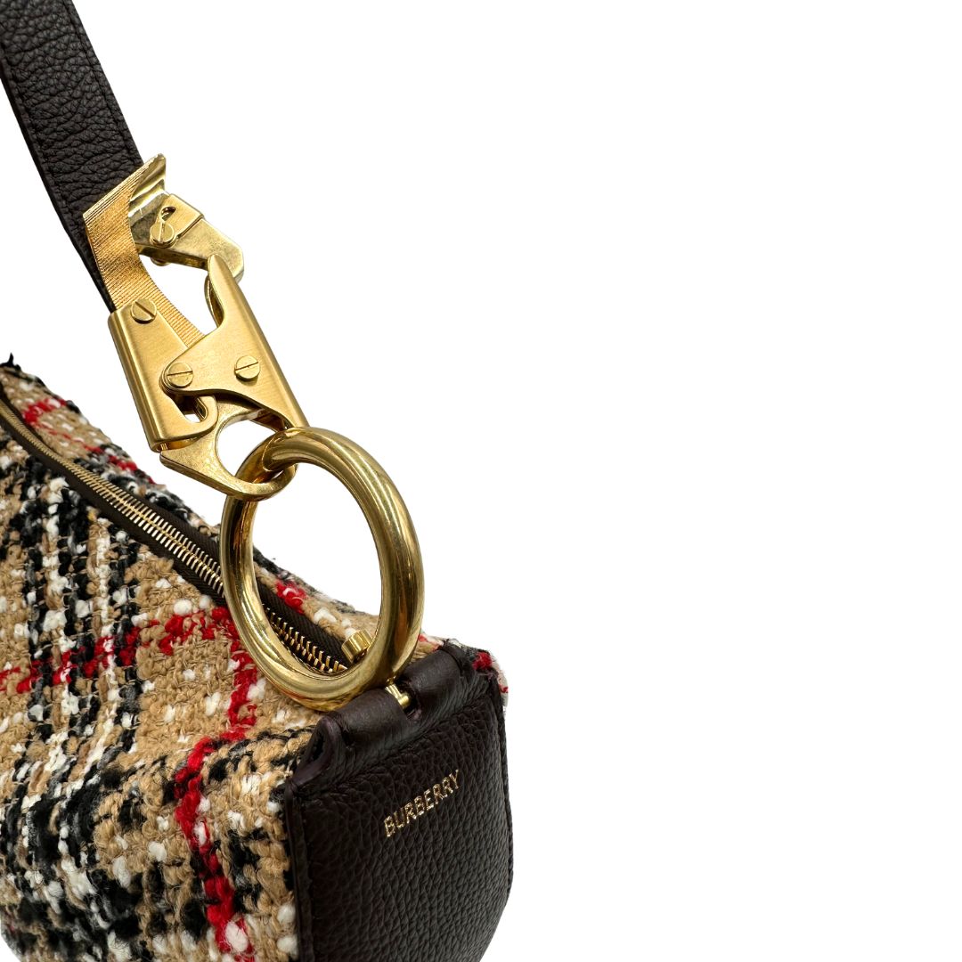 Borsa Burberry in tessuto bouclè check e finiture in pelle testa di moro, di lusso, originale, eccellenti condizioni, usata