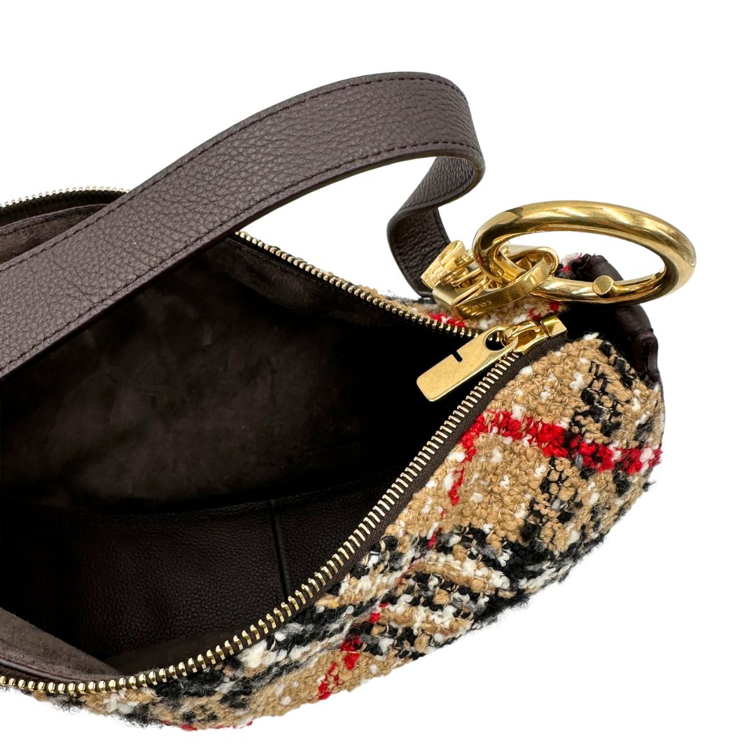 interno Borsa Burberry in tessuto bouclè check e finiture in pelle testa di moro, di lusso, originale, eccellenti condizioni, usata 