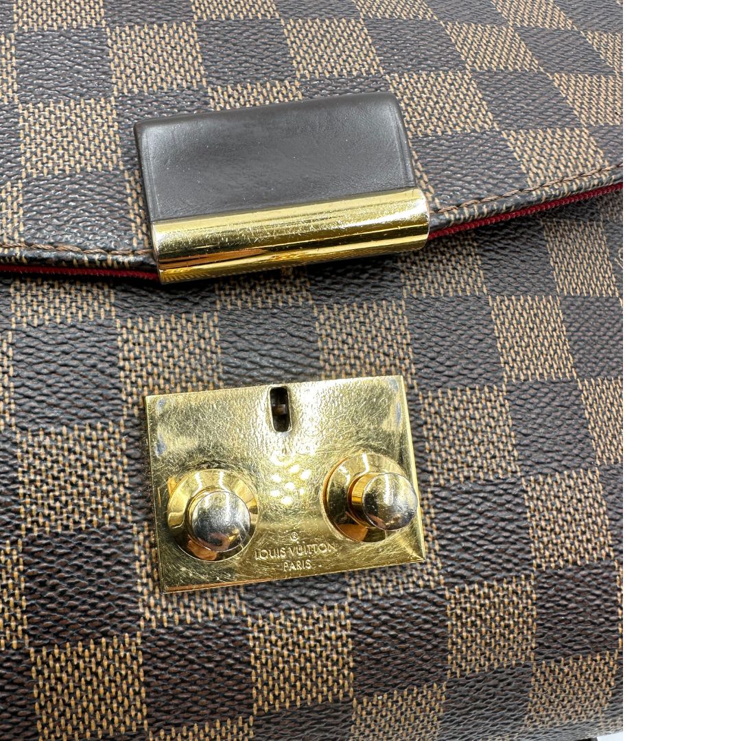 chiusura Borsa LV in canvas Damier Ébène impreziosita da nappa decorativa amovibile, di lusso, originale, usata. 