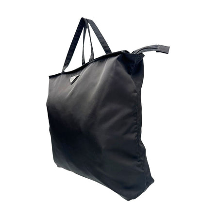 lato Borsa Prada in nylon nero, munita di doppi manici, da portare a mano, di lusso, originale, ottime condizioni. 