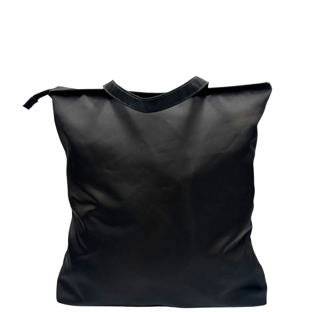 retro Borsa Prada in nylon nero, munita di doppi manici, da portare a mano, di lusso, originale, ottime condizioni. 