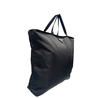 lato Borsa Prada in nylon nero, munita di doppi manici, da portare a mano, di lusso, originale, ottime condizioni. 