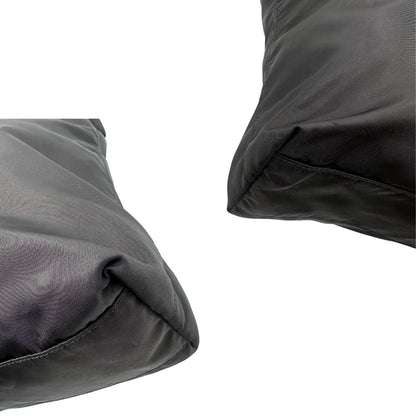 Borsa Prada in nylon nero, munita di doppi manici, da portare a mano, di lusso, originale, ottime condizioni.