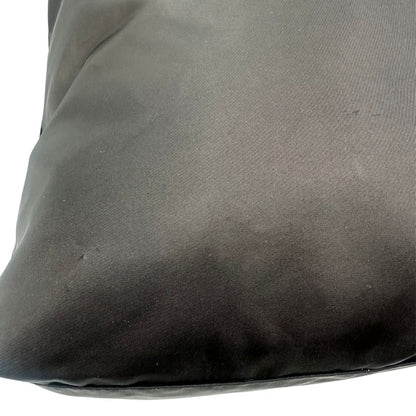 Borsa Prada in nylon nero, munita di doppi manici, da portare a mano, di lusso, originale, ottime condizioni.