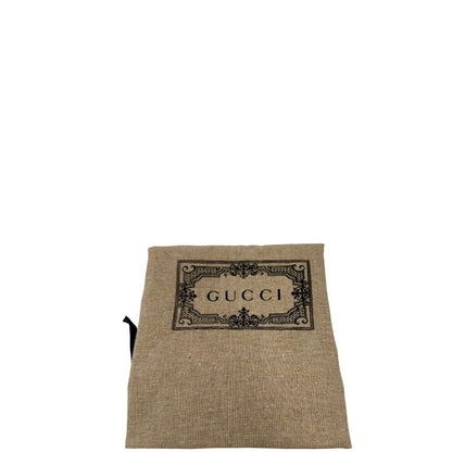 Dustbag, Borsa Gucci Marmont nera in pelle con motivo chevron nella misura media. Indossabile a tracolla oppure a spalla. Originale, usata, di lusso, in ottime condizioni.
