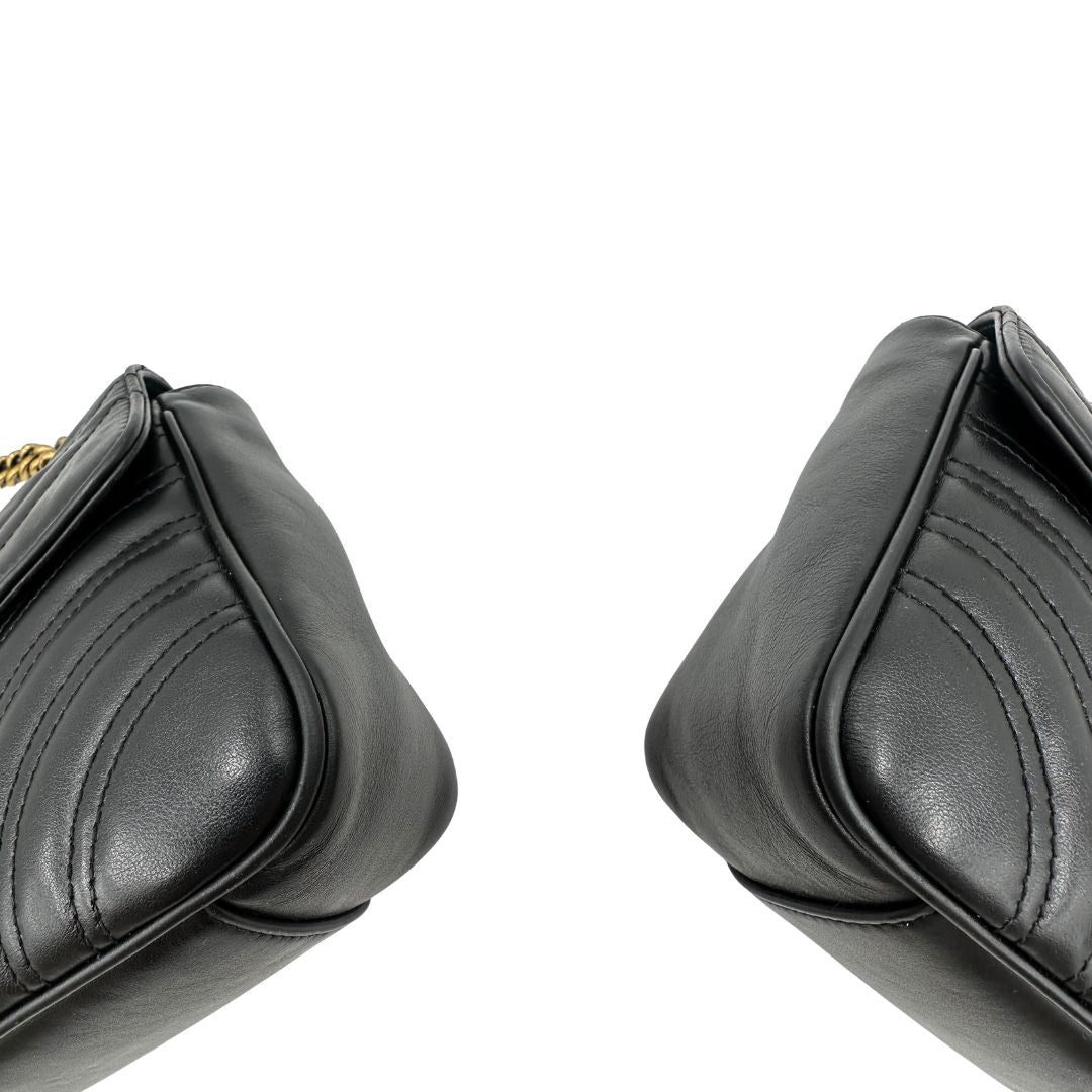 Angoli, Borsa Gucci Marmont nera in pelle con motivo chevron nella misura media. Indossabile a tracolla oppure a spalla. Originale, usata, di lusso, in ottime condizioni.