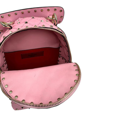 interno Zaino V. G. in pelle rosa impreziosito da borchie piramidali su tutta la superficie, di lusso, originale, ottime condizioni, usato. 