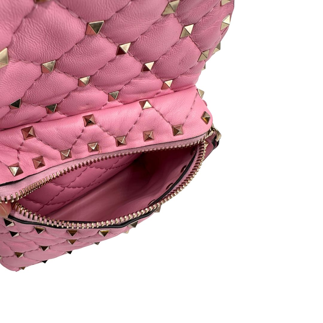 internol Zaino V. G. in pelle rosa impreziosito da borchie piramidali su tutta la superficie, di lusso, originale, ottime condizioni, usato.