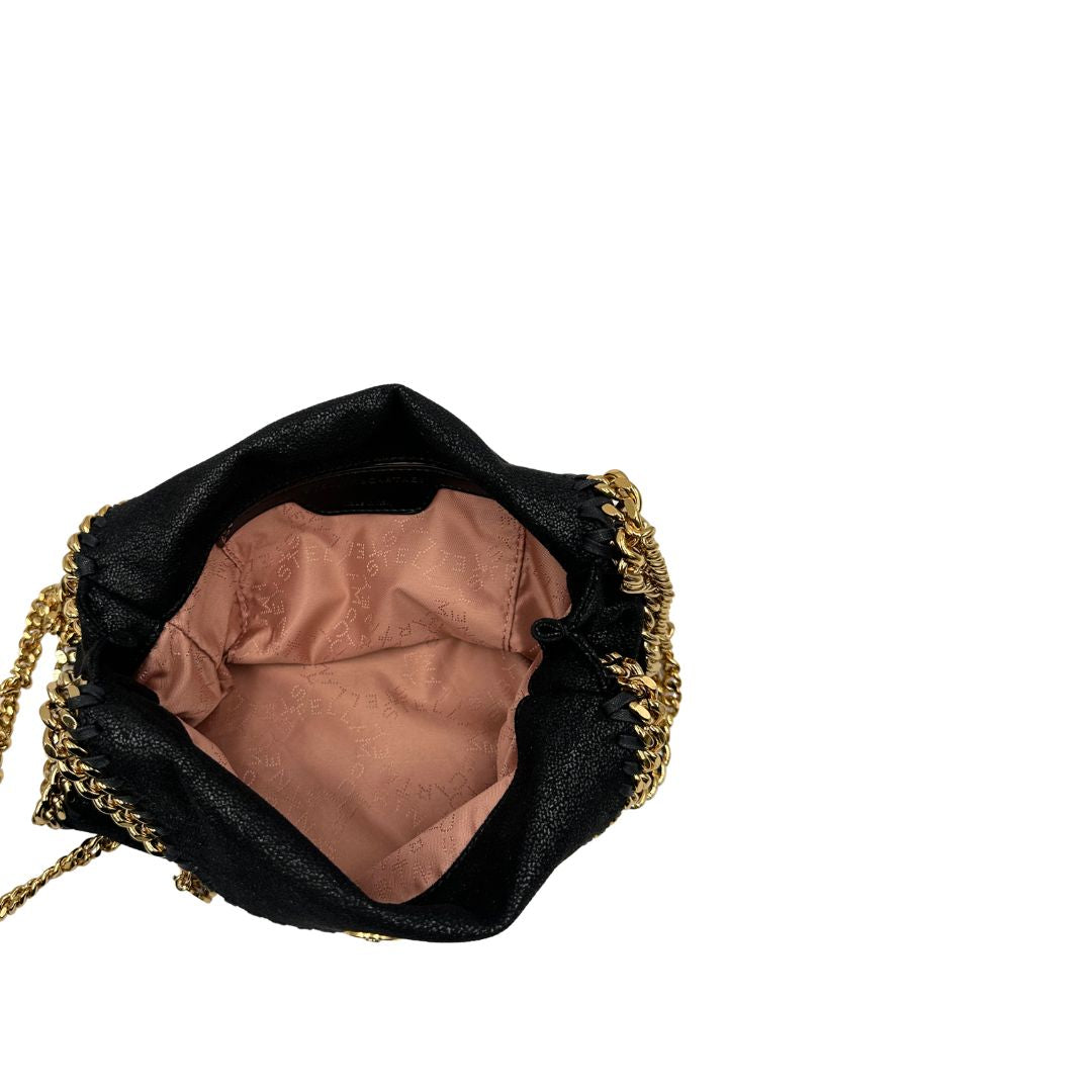 interno Borsa Falabella nera con hardware dorato, nella versione mini, di lusso, originale, ottime condizioni, usata. 