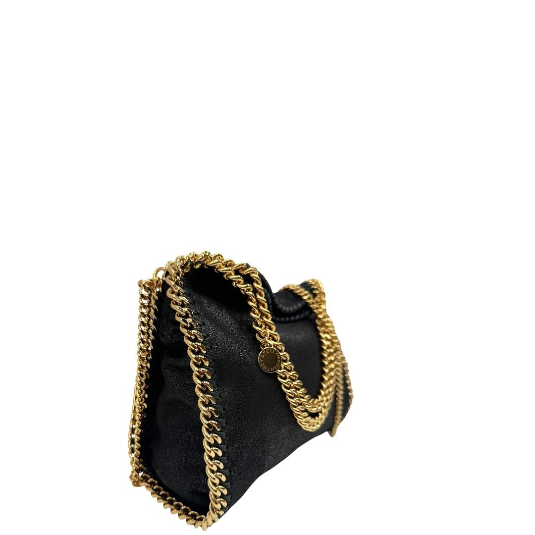 lato Borsa Falabella nera con hardware dorato, nella versione mini, di lusso, originale, ottime condizioni, usata. 