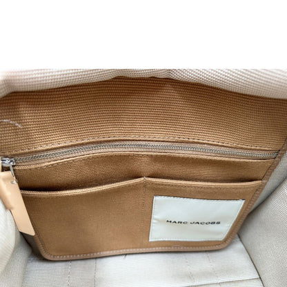 Interno, Borsa The Tote Bag Marc Jacobs in tessuto Jacquard con tracolla regolabile e amovibile in tessuto bianco con parti metalliche argentate. Originale, usata, di lusso in condizioni eccellenti.