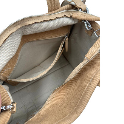 Tasca interna, Borsa The Tote Bag Marc Jacobs in tessuto Jacquard con tracolla regolabile e amovibile in tessuto bianco con parti metalliche argentate. Originale, usata, di lusso in condizioni eccellenti.