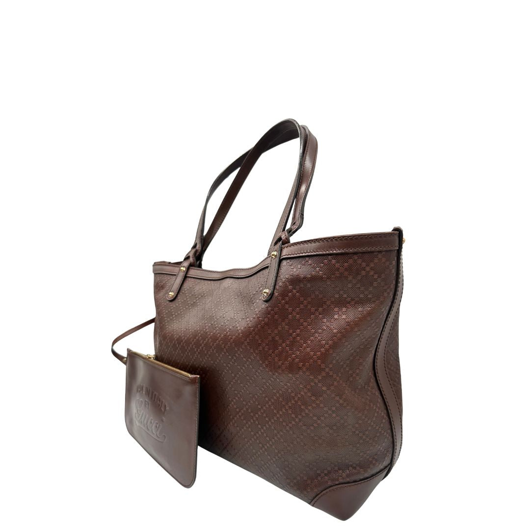 Laterale, Borsa Tote Gucci in pelle marrone cioccolato e hardware dorato, indossabile a spalla. Originale, usata, di lusso, in ottime condizioni.