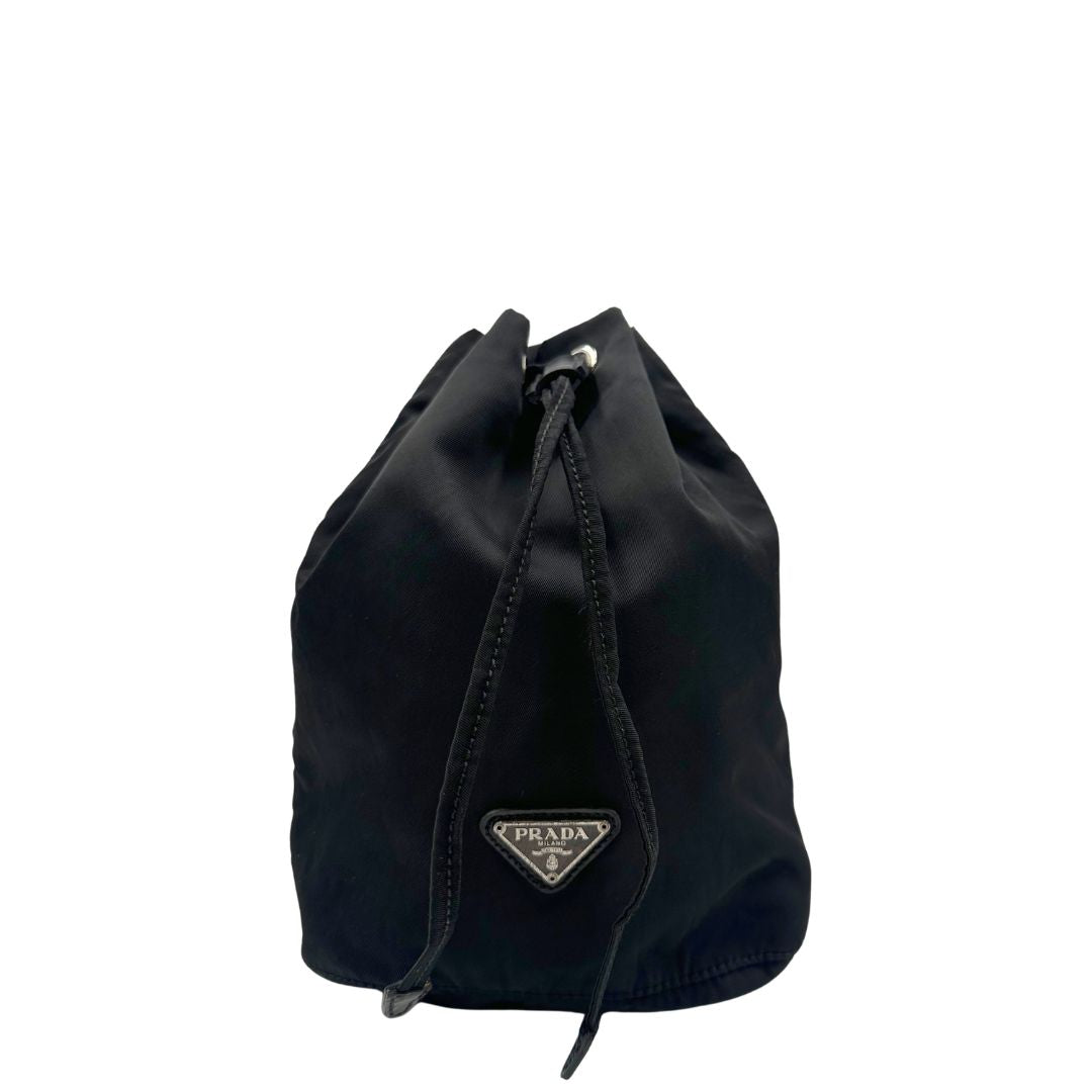 front Pouch Prada in nylon nero, di lusso, originale, ottime condizioni, usato. 