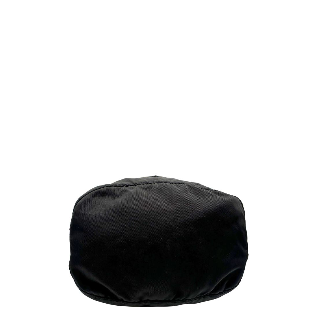 base Pouch Prada in nylon nero, di lusso, originale, ottime condizioni, usato.