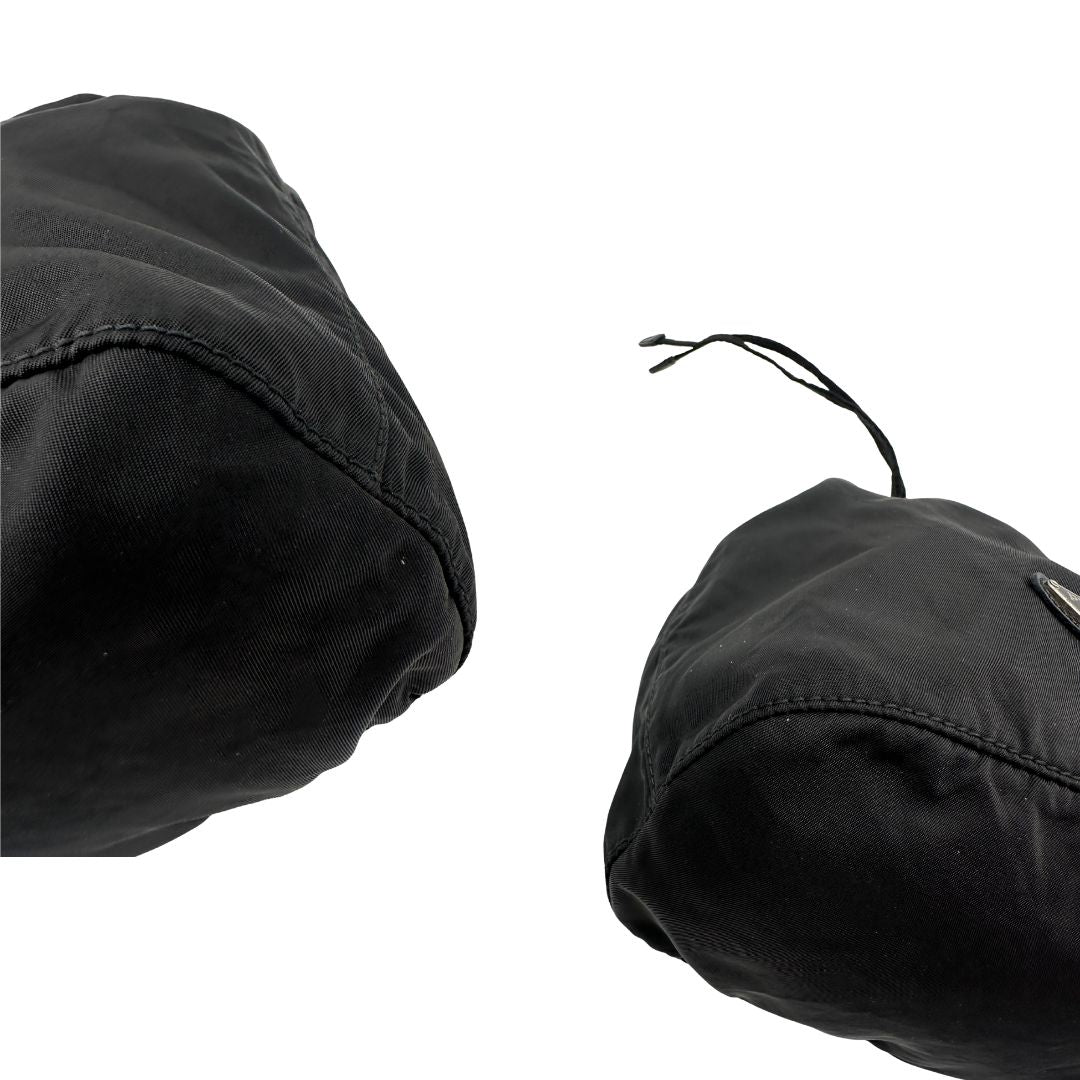 angoli Pouch Prada in nylon nero, di lusso, originale, ottime condizioni, usato. 