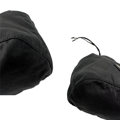 angoli Pouch Prada in nylon nero, di lusso, originale, ottime condizioni, usato. 