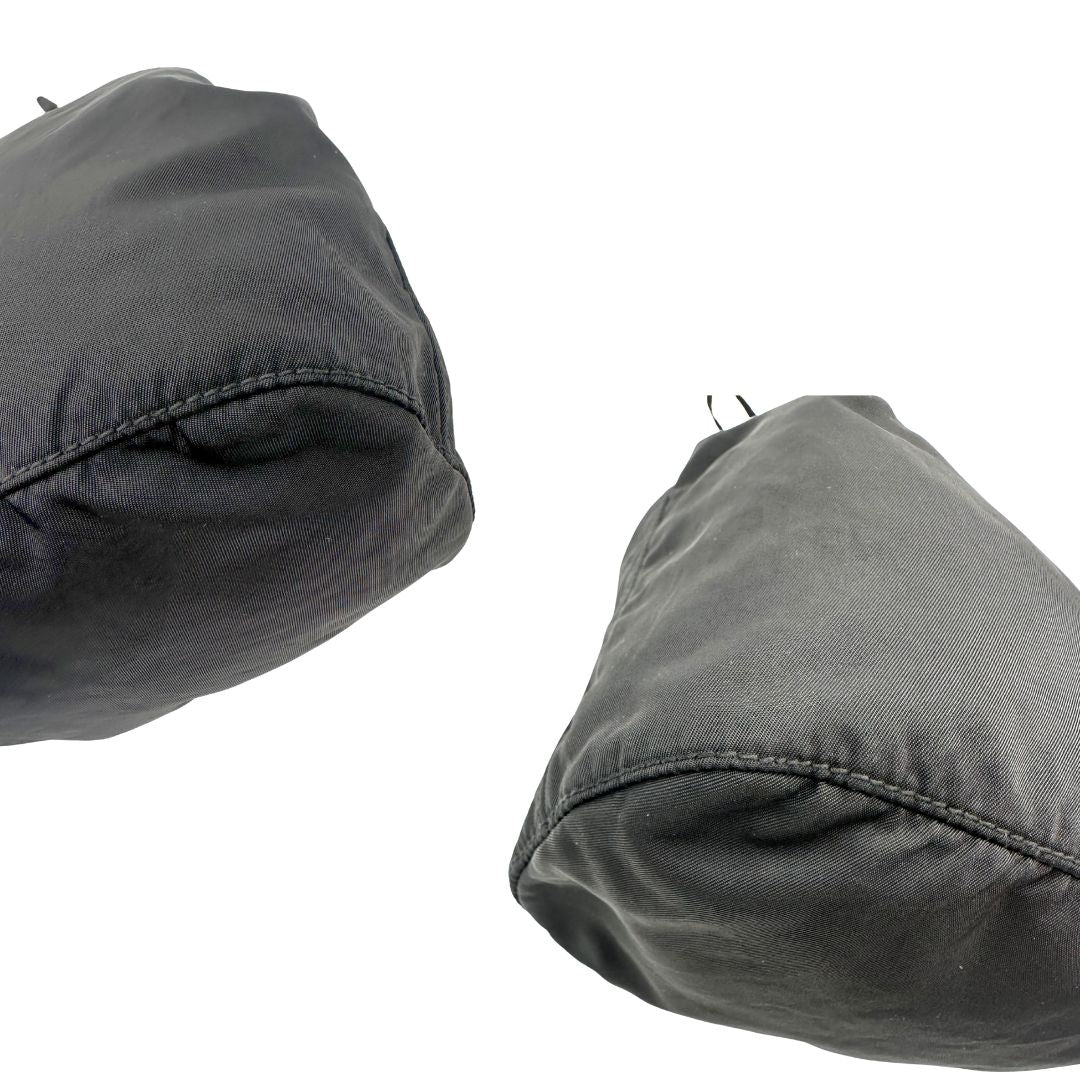 angoli Pouch Prada in nylon nero, di lusso, originale, ottime condizioni, usato. 