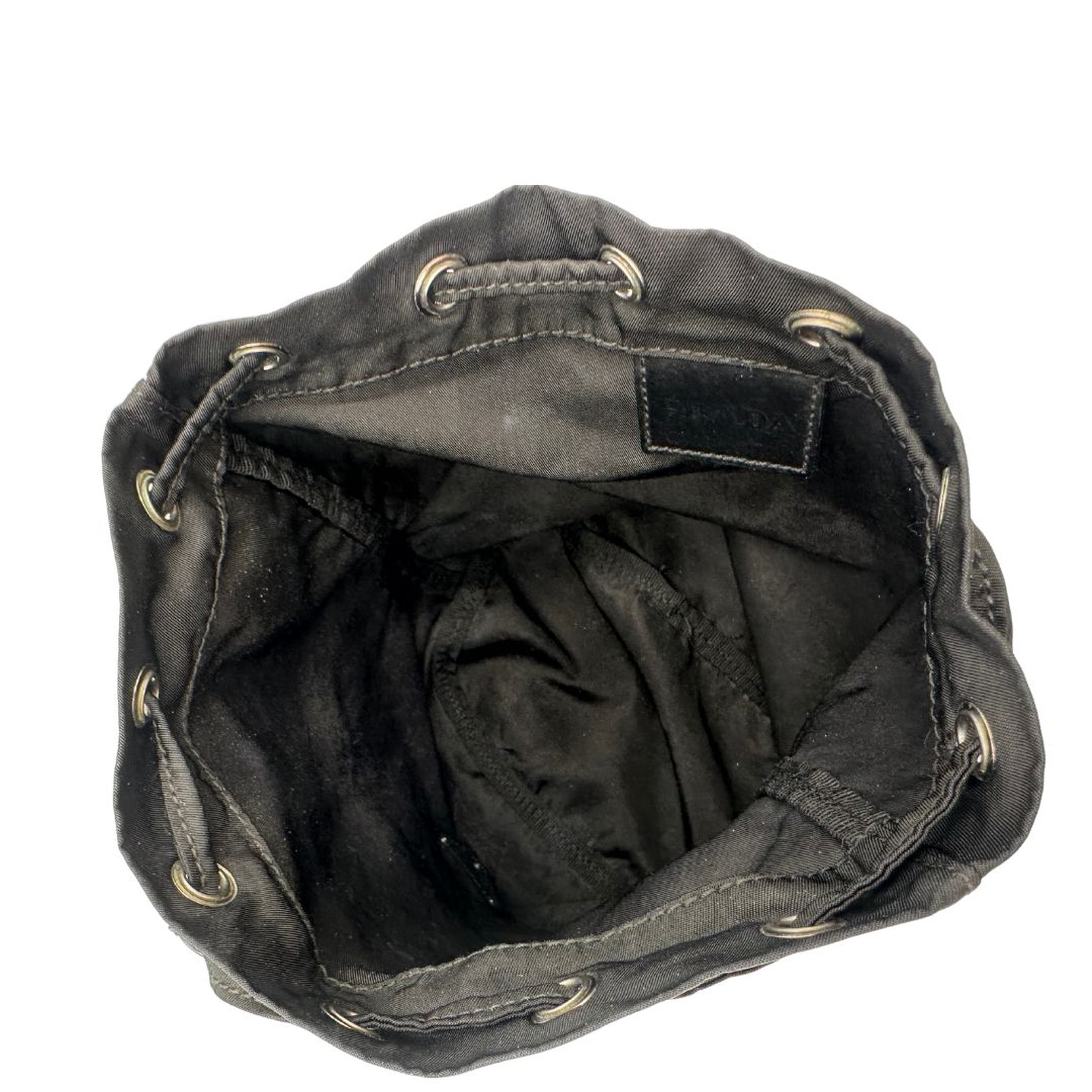 interno Pouch Prada in nylon nero, di lusso, originale, ottime condizioni, usato. 