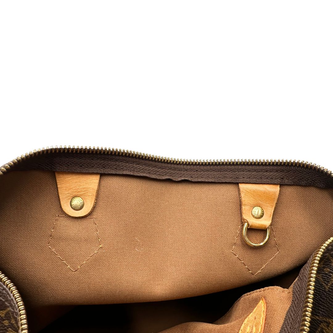 Interno, Speedy Louis Vuitton monogram nella misura 30. Originale, usato, di lusso, in ottime condizioni.