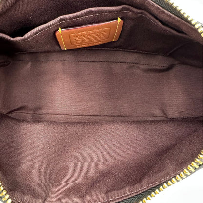 interno Borsa Coach in pelle martellata nera, puoi portarla comodamente a spalla, a tracolla o a mano, di lusso, originale, ottime condizioni, usata.  