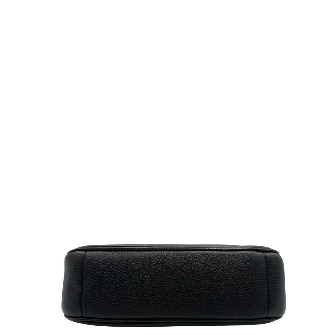 base Borsa Coach in pelle martellata nera, puoi portarla comodamente a spalla, a tracolla o a mano, di lusso, originale, ottime condizioni, usata. 