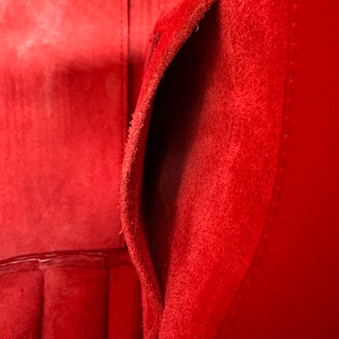 interno Borsa Saint Laurent in pelle rossa, indossabile a tracolla o a mano, di lusso, originale, ottime condizioni. 