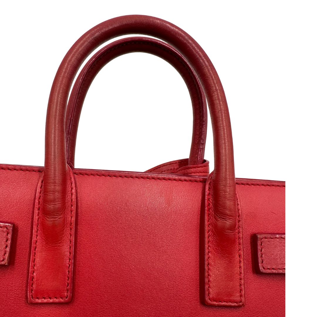 manici Borsa Saint Laurent in pelle rossa, indossabile a tracolla o a mano, di lusso, originale, ottime condizioni. 