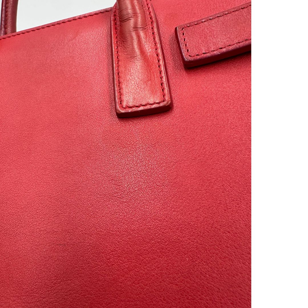 Borsa Saint Laurent in pelle rossa, indossabile a tracolla o a mano, di lusso, originale, ottime condizioni. 