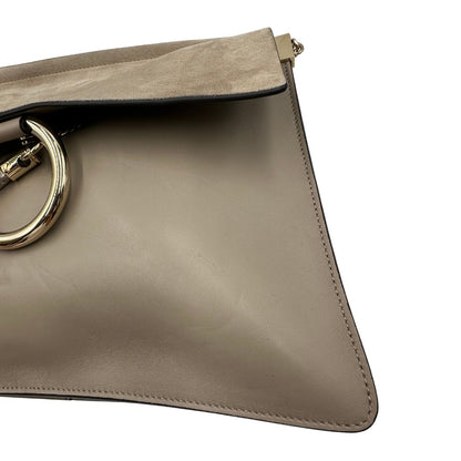 angolo  Borsa Chloè Faye in pelle liscia e pelle scamosciata color sabbia e dettagli metallici dorati, di lusso, originale, usata 