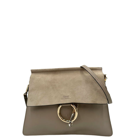 front della  Borsa Chloè Faye in pelle liscia e pelle scamosciata color sabbia e dettagli metallici dorati, di lusso, originale, usata