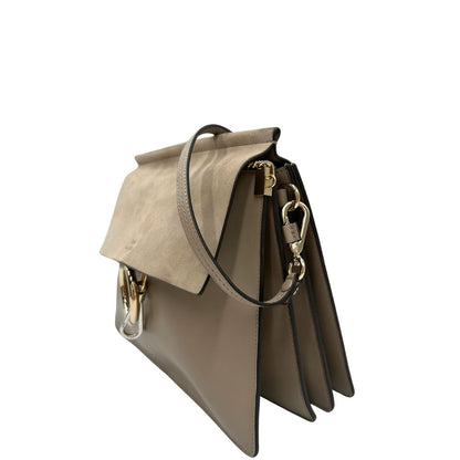 lato  Borsa Chloè Faye in pelle liscia e pelle scamosciata color sabbia e dettagli metallici dorati, di lusso, originale, usata 