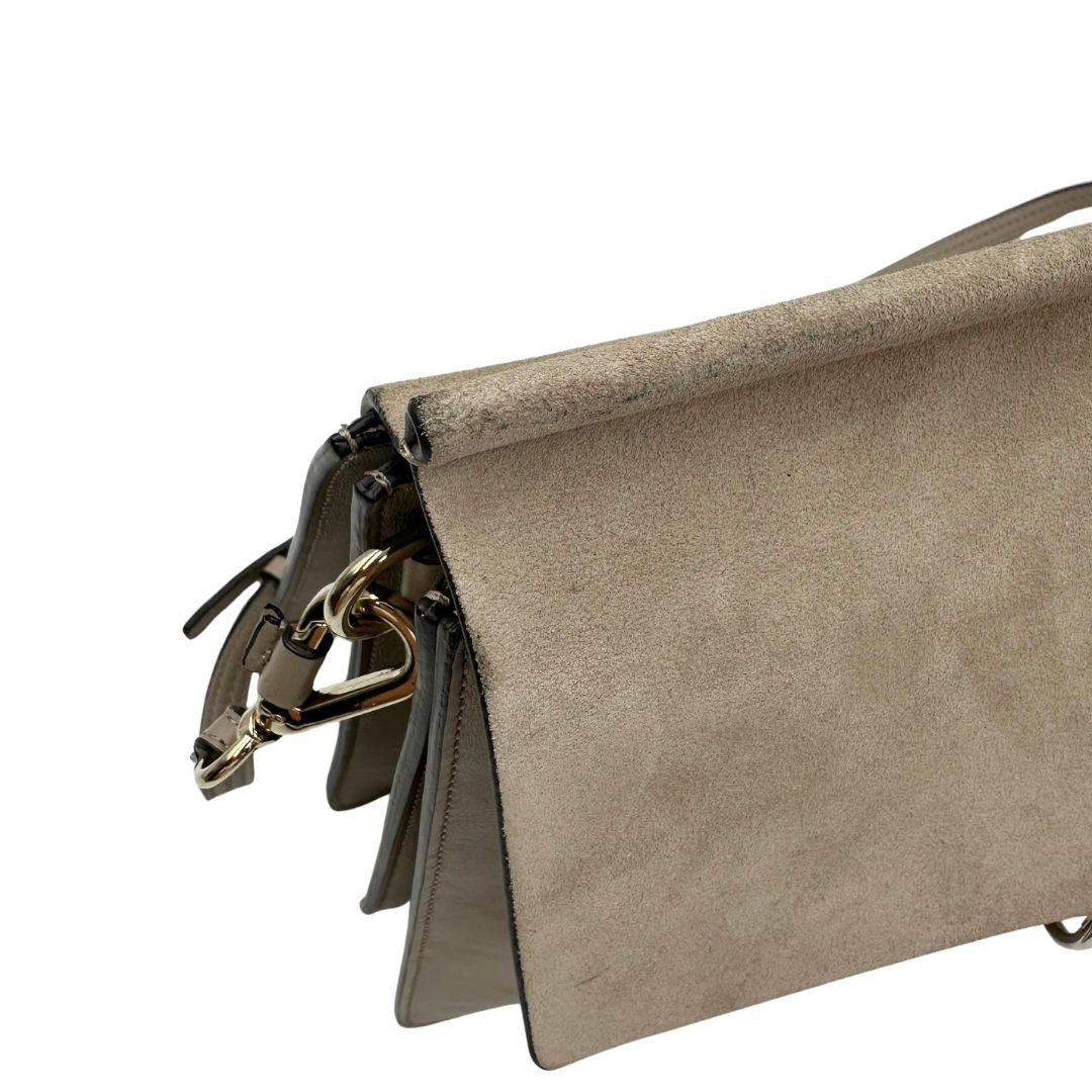  Borsa Chloè Faye in pelle liscia e pelle scamosciata color sabbia e dettagli metallici dorati, di lusso, originale, usata 