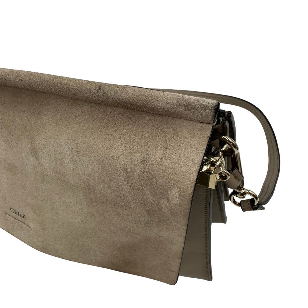  Borsa Chloè Faye in pelle liscia e pelle scamosciata color sabbia e dettagli metallici dorati, di lusso, originale, usata