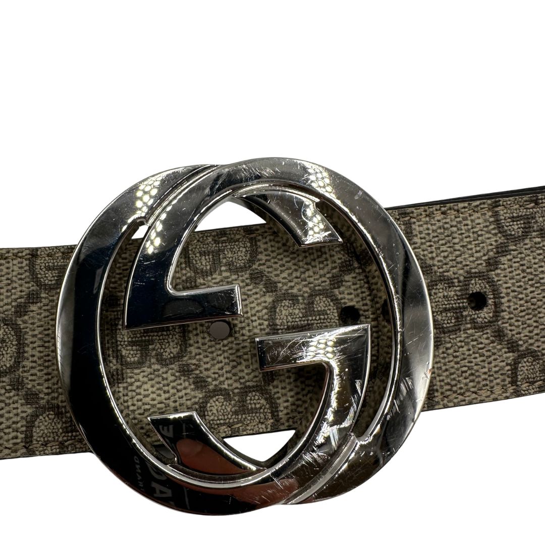  Cintura Gucci GG beige con hardware argentato, di lusso, originale, ottime condizioni.