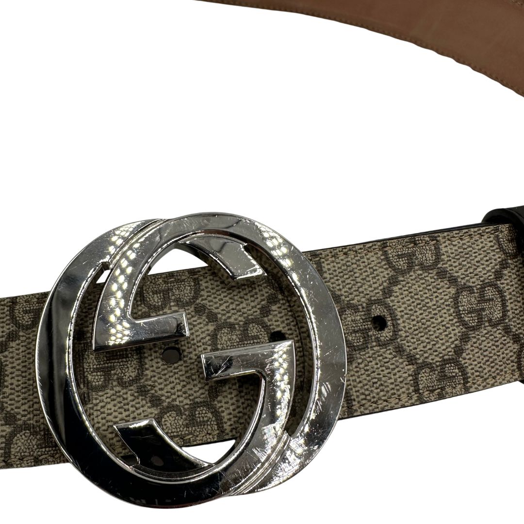  Cintura Gucci GG beige con hardware argentato, di lusso, originale, ottime condizioni.