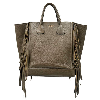 front Borsa Prada in pelle martellata verde impreziosita da frange sui profili, di lusso, originale, ottime condizioni, usata.