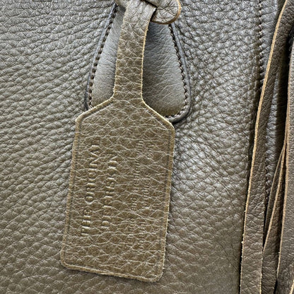 Borsa Prada in pelle martellata verde impreziosita da frange sui profili, di lusso, originale, ottime condizioni, usata. 