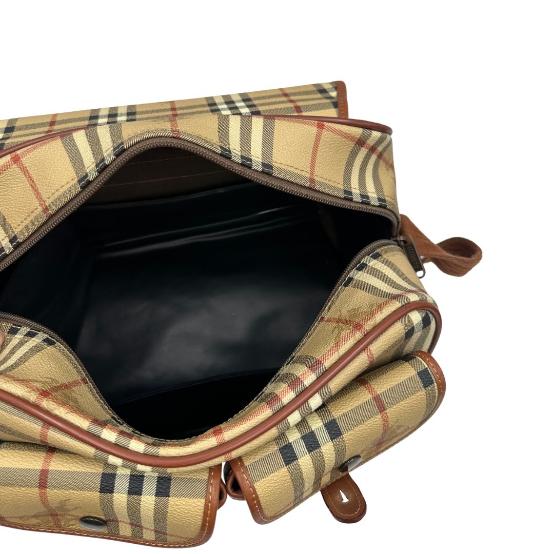 Interno, Cartella Burberry in canvas trama tartan con finiture in pelle marroni. Originale, usata, di lusso, in ottime condizioni.
