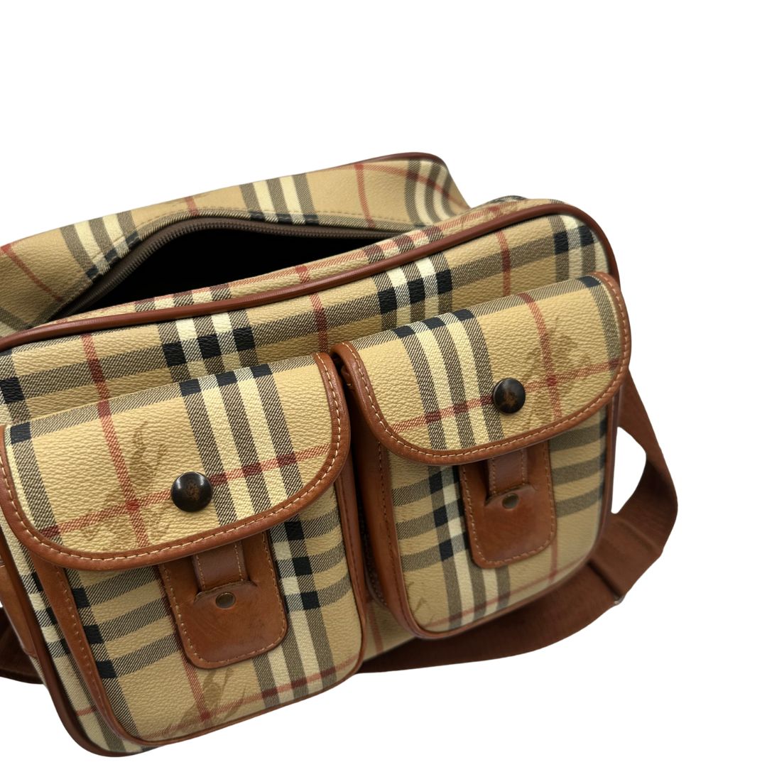 Cartella Burberry in canvas trama tartan con finiture in pelle marroni. Originale, usata, di lusso, in ottime condizioni.