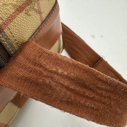 Cartella Burberry in canvas trama tartan con finiture in pelle marroni. Originale, usata, di lusso, in ottime condizioni.