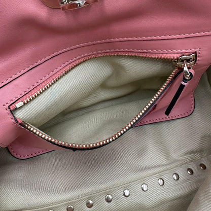 interno Borsa V. G. in pelle color rosa salmone impreziosita da borchie piramidali, di lusso, originale, ottime condizioni.