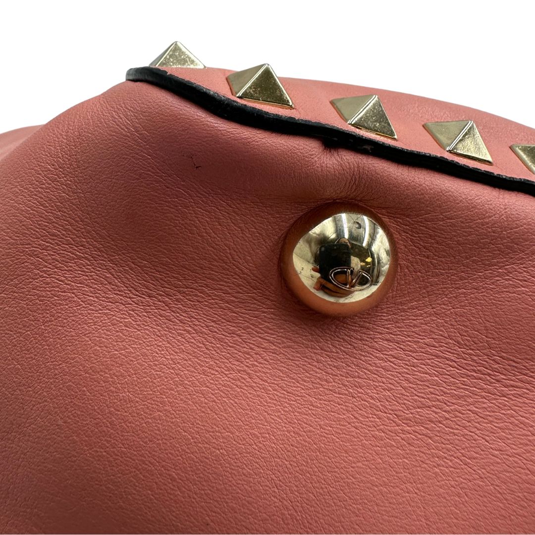 Borsa V. G. in pelle color rosa salmone impreziosita da borchie piramidali, di lusso, originale, ottime condizioni.