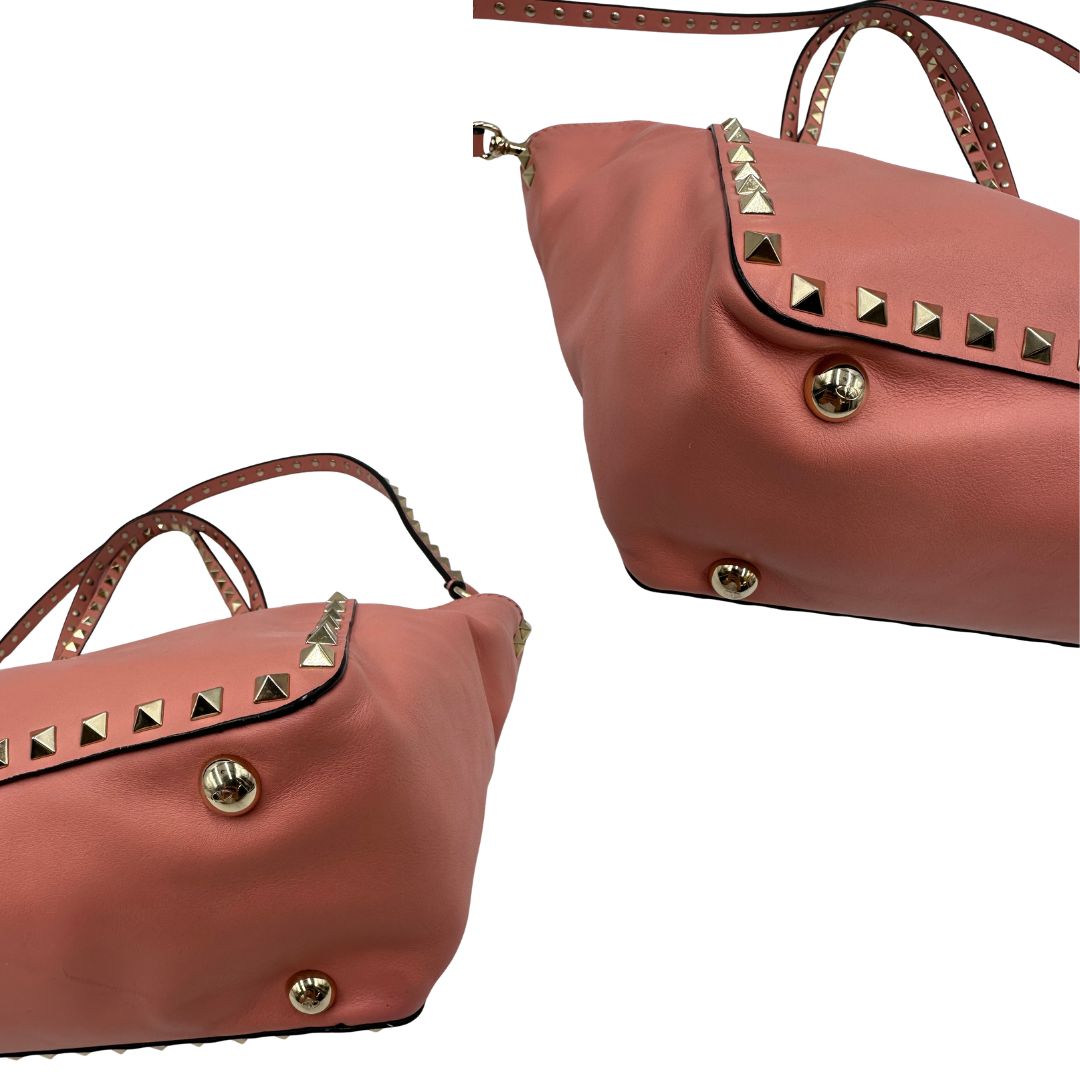 angoli Borsa V. G. in pelle color rosa salmone impreziosita da borchie piramidali, di lusso, originale, ottime condizioni. 