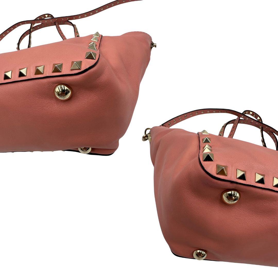 angoli Borsa V. G. in pelle color rosa salmone impreziosita da borchie piramidali, di lusso, originale, ottime condizioni. 