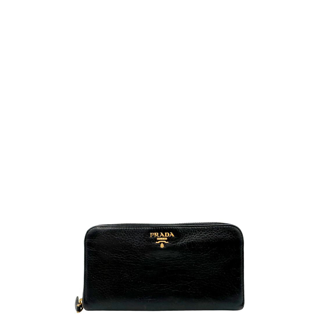 Portafoglio Prada in pelle nera e hardware dorato, di lusso, originale.